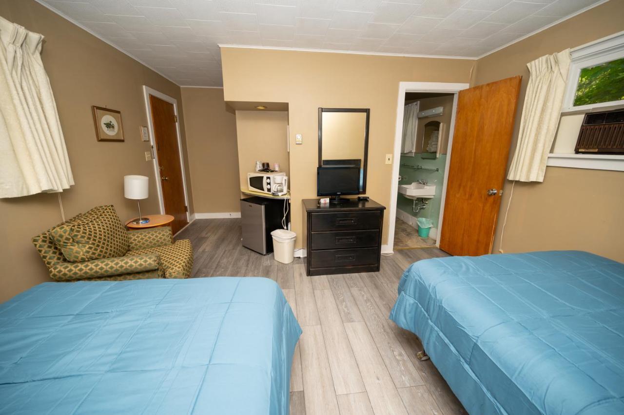 Fair Wind Motel And Cottages Клейтън Екстериор снимка