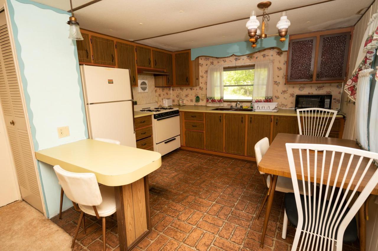 Fair Wind Motel And Cottages Клейтън Екстериор снимка