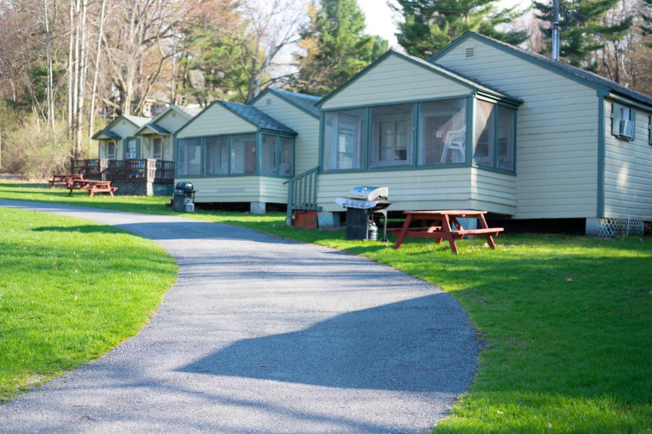 Fair Wind Motel And Cottages Клейтън Екстериор снимка